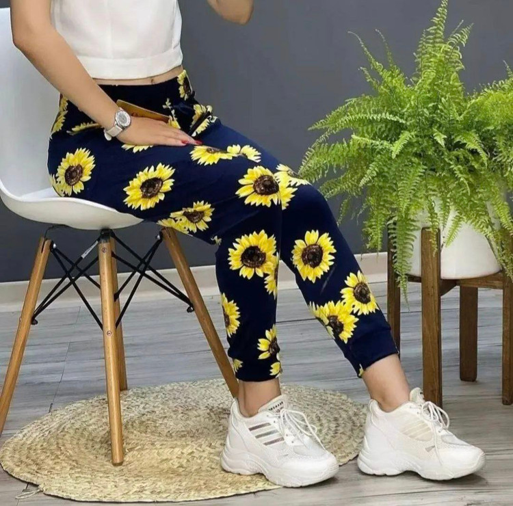 شلوار مخمل زنانه گلدار